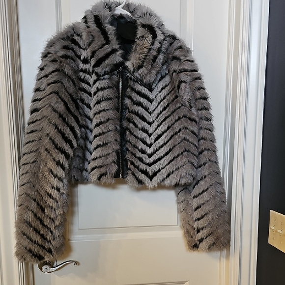 Gray Faux Fur Women's Jacket - Picture 3 of 4